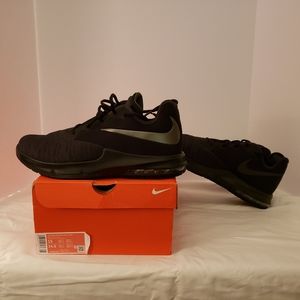 BRAND NEW MENS NIKE SIZE 13